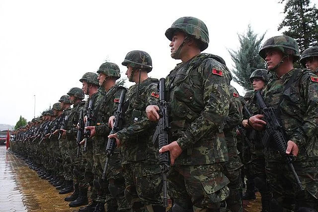Manifaktura apel qeverisë: Ta kthejmë Shqipërinë në qendër prodhimi për ushtritë e NATO-s