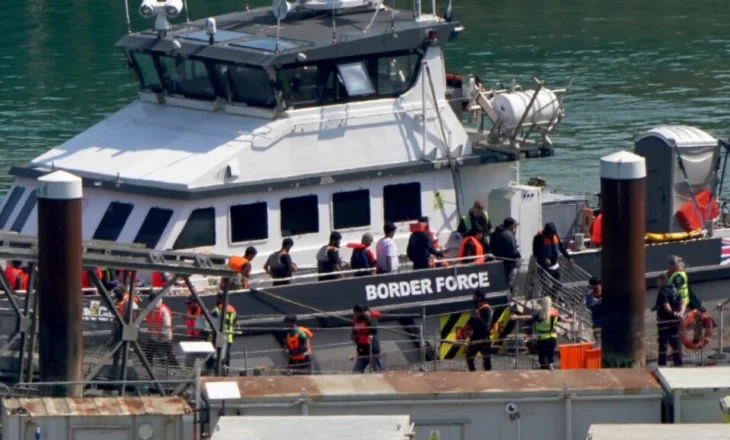 Marrëveshja me Francën për emigrantët, nisin kthimet e para nga Britania