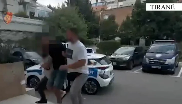 Mashtronte qytetarët për t’iu marrë para duke u prezantuar me identitet të rremë, arrestohet 21-vjeçari në Tiranë