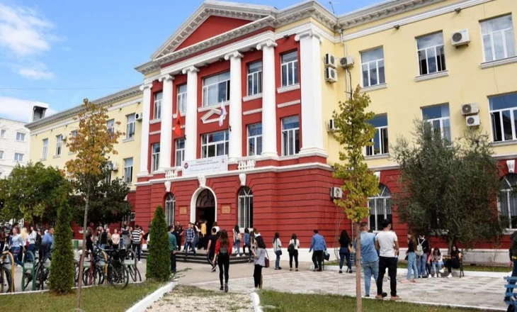 Maturantët synojnë universitetin/ Aplikimet kapin nivelin më të lartë ndonjëherë