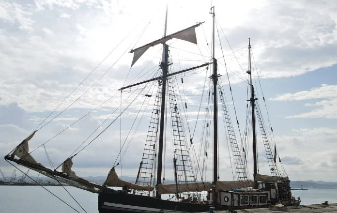 Mbërrin në Portin e Durrësit anija franceze “Bel Espoir”