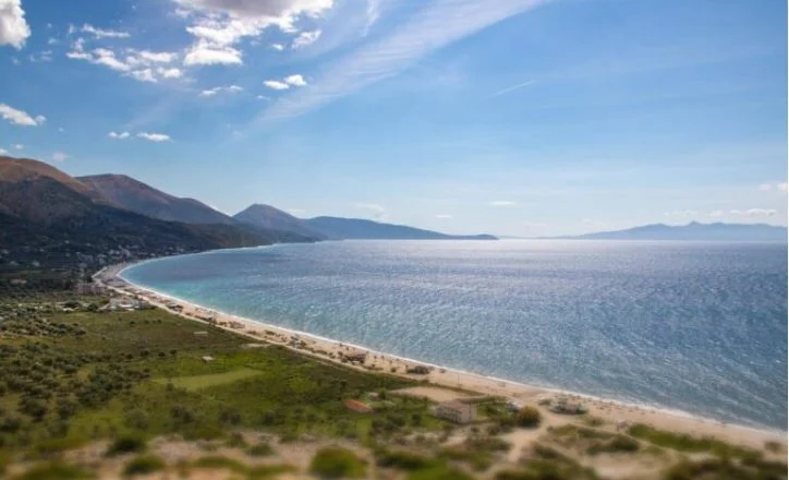 Mbeti e bllokuar në ‘Gjirin e Filikurit’, policia shpëton turisten çeke
