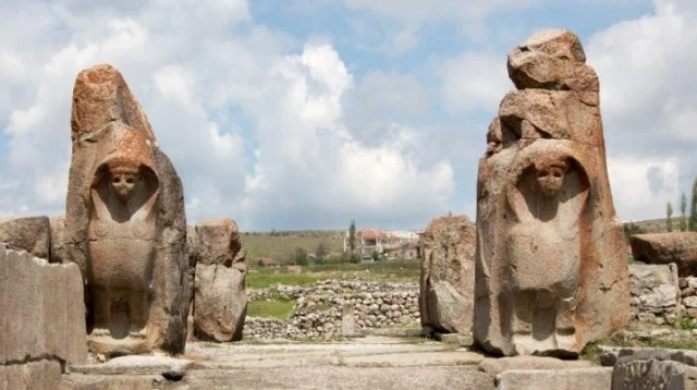 Mbi 300 fjalë hitite njësoj si në Gjuhën Shqipe, katër mijëvjet të vjetra