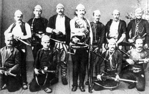 Më 15 Korrik 1924, dy mijë forca të ushtrisë dhe xhandarmërisë serbe, të armatosur rëndë, edhe me topa, rrethuan tri fshatrat e Arbërisë së lirë: Galicën Mikushnicën e Lubovecin