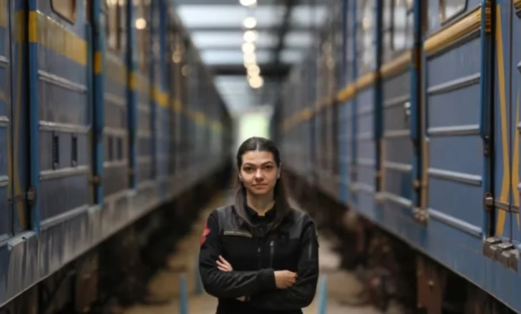 Me burrat në luftë, gratë ukrainase marrin drejtimin e metrosë