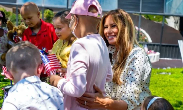 Me ndikim, por e munguar publikisht, Melania Trump po i zgjedh momentet e saj diplomatike këtë mandat