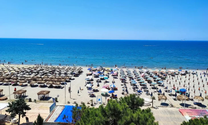 Më pak turistë shqipfolës, por sezoni në Durrës nuk lëkundet, ndonëse rezervimet bien 5%