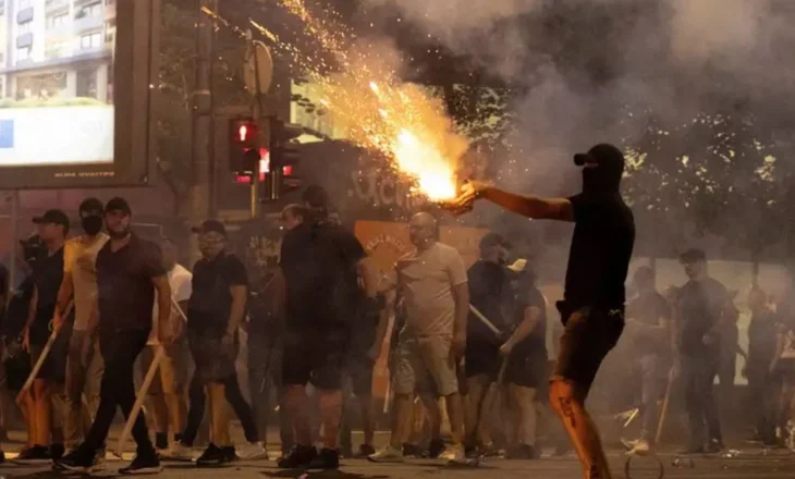 Mediat gjermane: Protestat antiqeveritare po përshkallëzohen, Vuçiç po e çon Serbinë drejt luftës civile