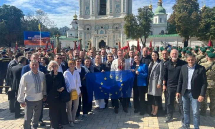 Mediu në Kiev me grupin e parlamentarëve europianë: Mbështetje Ukrainës në ditën e saj kombëtare