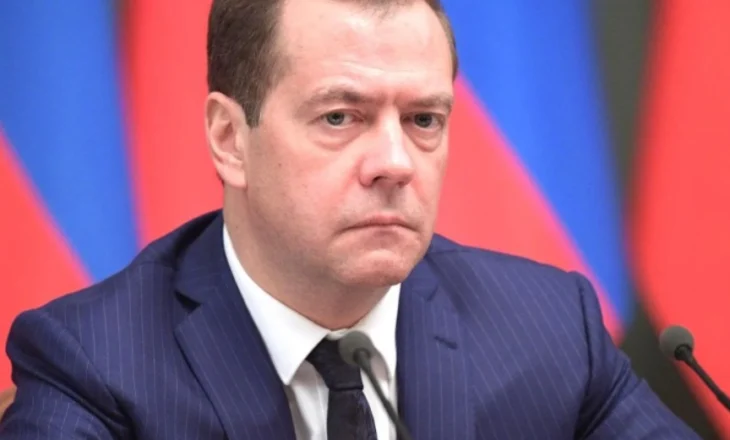 Medvedev: ‘Euro idiotët’ po përpiqen të pengojnë SHBA-në për t’i dhënë fund luftës në Ukrainë