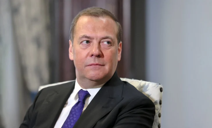 Medvedev provokon: Euro-idiotët po përpiqen të pengojnë përpjekjet e SHBA-së për t’i dhënë fund luftës