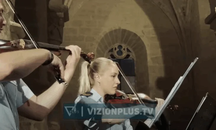 Meloditë shqiptare magjepsin Francën, orkestra e Forcave të Armatosura pjesë e Festivalit Ndërkombëtar të Muzikës Klasike