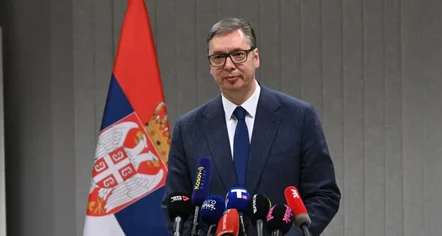 Mes tensioneve dhe akuzave për dhunë, Vuçiç fton protestuesit në debat publik