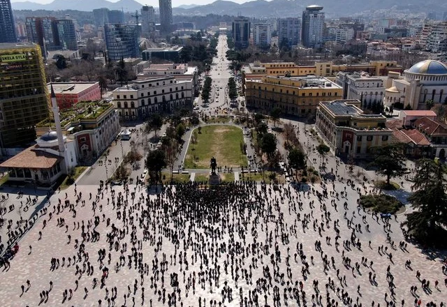 ”Metro”: Tirana, qyteti me histori interesante, ushqim të shijshëm dhe argëtim