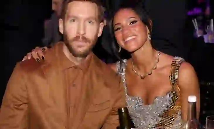 “Micah është këtu”/ Calvin Harris bëhet baba për herë të parë