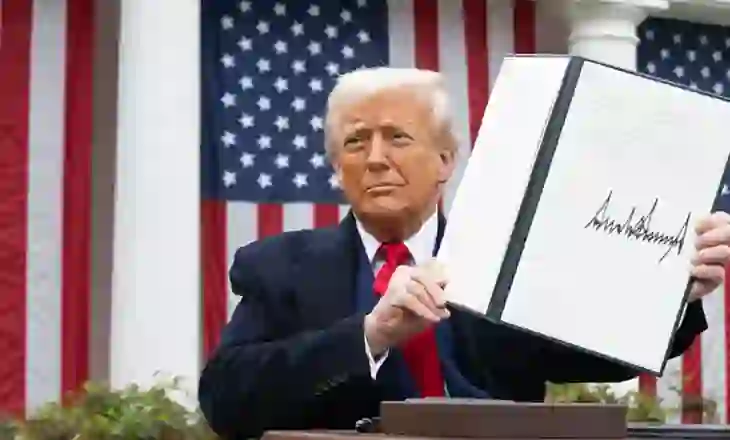 “Miliarda dollarë po rrjedhin tani në SHBA”! Hyjnë në fuqi tarifat e reja të Trump, pritet të “shkundin” tregtinë botërore