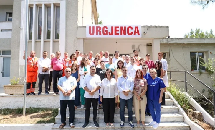 Ministrja Koçiu në spitalin e Delvinës: Trajtuan me profesionalizëm rastet urgjente nga zjarret