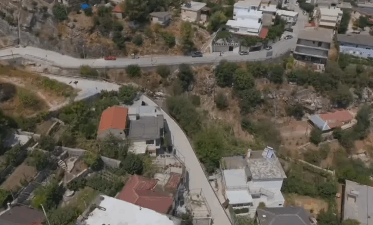 Ministrja Kumbaro ndan pamjet: Kthim në identitet i rrugëve me kalldrëm të Gjirokastrës