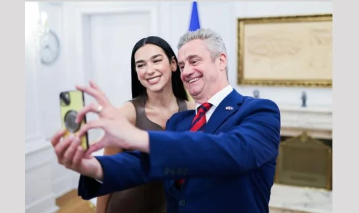 Mirënjohja e ambasadorit britanik: Mbretëria e Bashkuar dhe Kosova janë krenare ta quajnë Dua Lipën të tyren