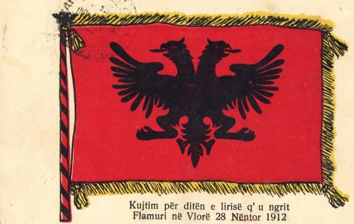 Misteri i flamurit të parë shqiptar-Cili është verzioni i vërtetë?