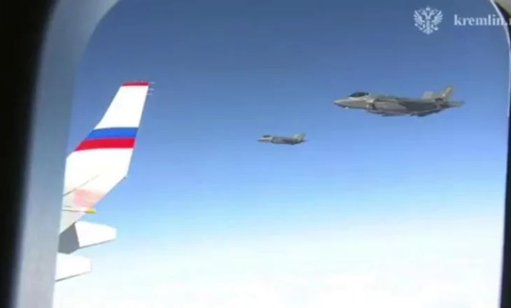 Momenti kur avionët luftarakë amerikanë F-35 shoqërojnë aeroplanin presidencial të Vladimir Putin (VIDEO)