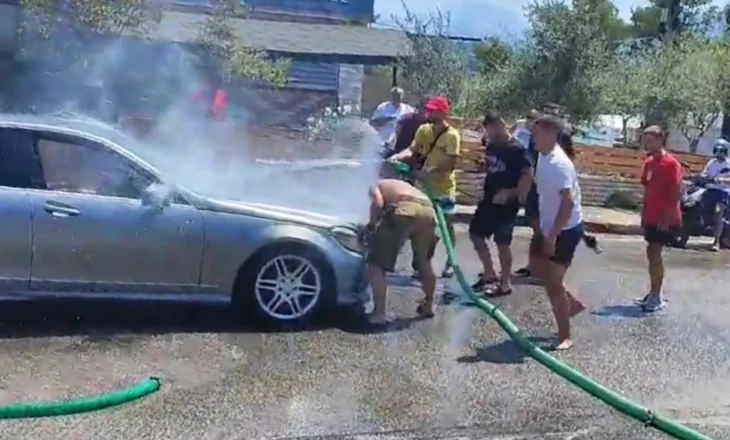 Mori flakë në ecje, mjeti shpëton nga djegia falë autobotëve të ujit – VIDEO