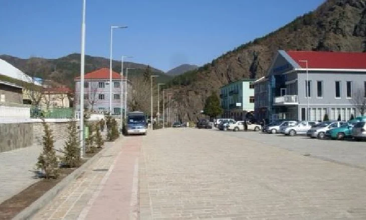 “Mos kalo në rrugën tonë”, kërcënohet një person në Fushë Arrëz