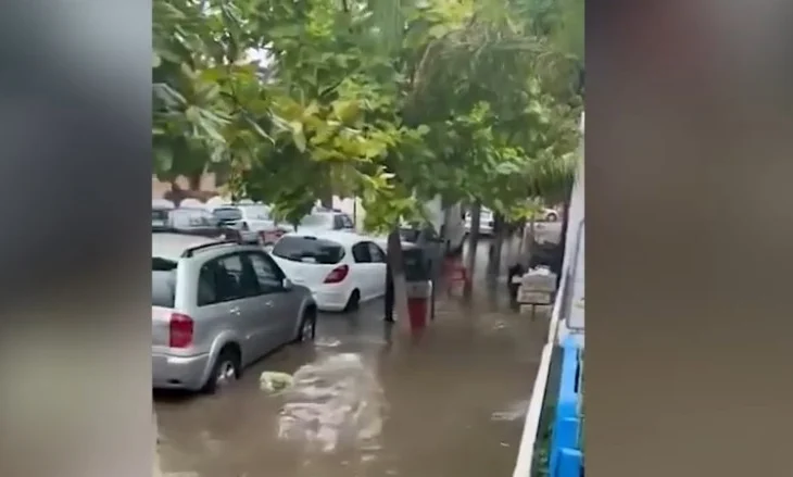 Moti i keq, në Sarandë shpërthejnë ujërat e zeza