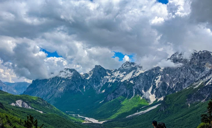 Moti për sot, e diela sjell mot të paqëndrueshëm, ulje temperaturash dhe reshje shiu