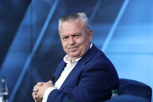 Murrizi nxjerr aferat e pista, 21 vite tren me naftë nga Ballshi në Vlorë që grabiti 15 miliardë euro pasuri të…