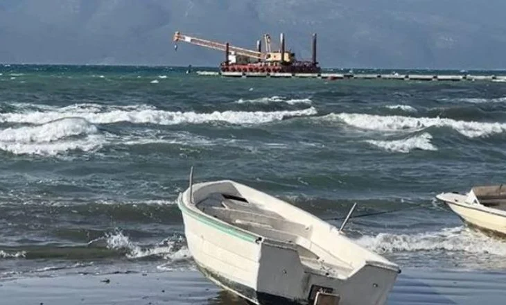 Ndalohet dalja në det e mjeteve të vogla lundruese/ Përkeqësimi i motit në qytetet Vlorë dhe Himarë