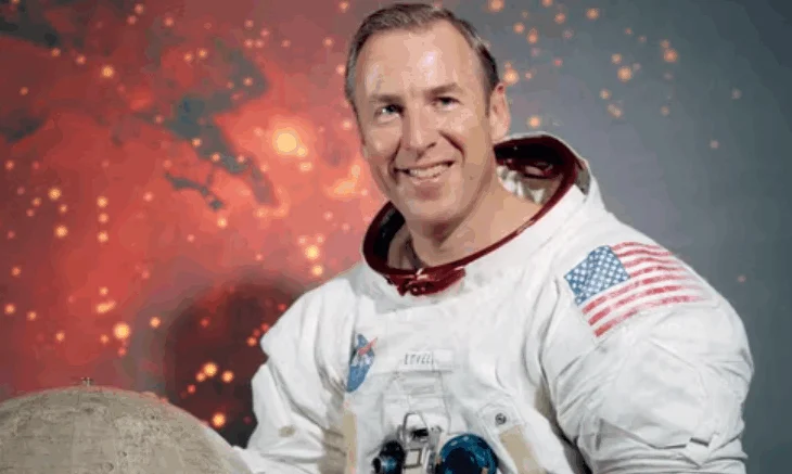 Ndërron jetë në moshën 97-vjeçare komandanti i Apollo 13