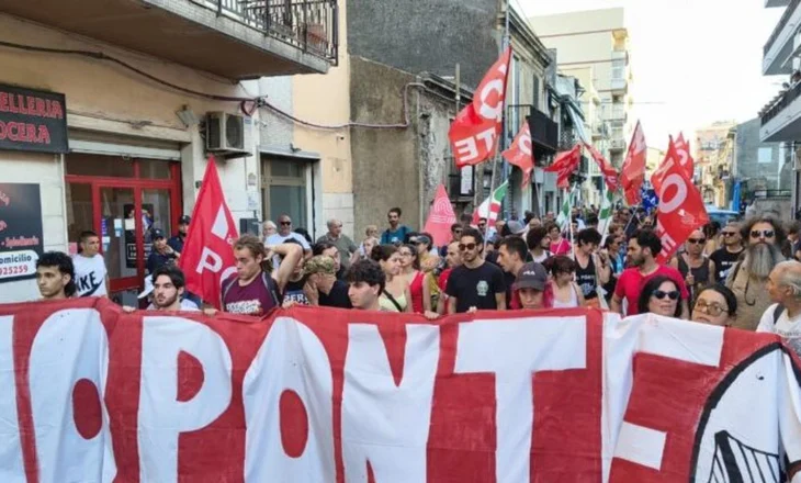 Ndërtimi i urës më të gjatë në botë për në Siçili, 10 mijë protestues dalin në rrugën kundër planit
