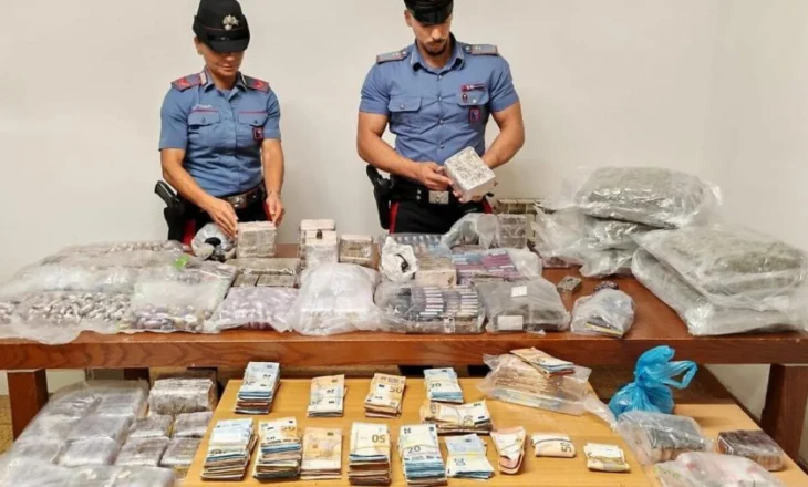 Ndjekje spektakolare nëpër rrugë, shqiptarit i gjenden në shtëpi 52 kg drogë dhe mbi 100 mijë euro