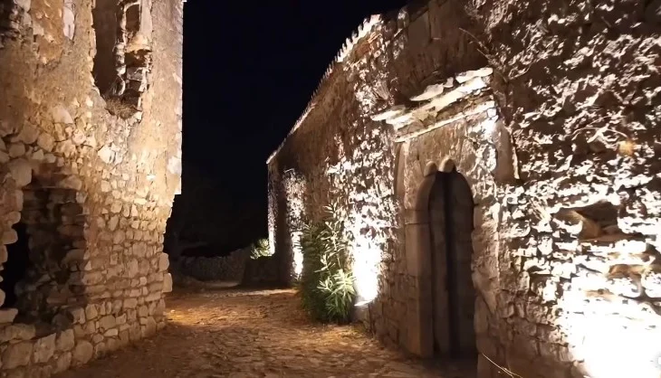 Ndriçohet kalaja e Himarës, Gonxhja: Investim që rrit vlerën turistike
