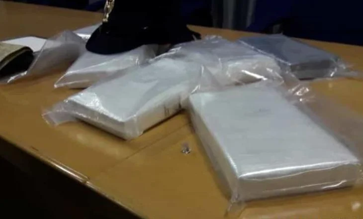 Në pranga dy shqiptarë, po trafikonin 11 kg kokainë, ja si u kapën autorët