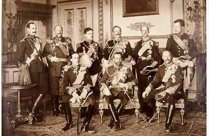 Nëntë Monarkë të fotografuar së bashku në Kështjellën Windsor në Angli për funeralin e Mbretit Eduard VII të Mbretërisë së Bashkuar më 20 maj 1910!