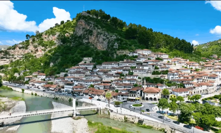 ‘New York Times’: Shqipëria vendi që të mahnit me bukuritë natyrore dhe mikpritjen