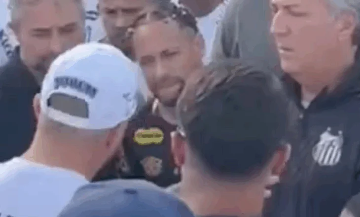 Neymar përballet me tifozët e Santosit, tension i lartë në klub: Ti je yll dhe qurravitesh, imagjino si ndihemi ne