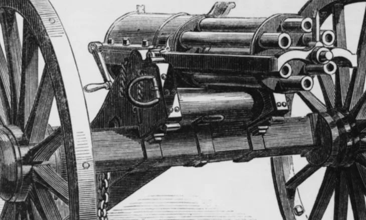 Nga mbjellës farash në armën që do të bënte kërdinë në luftë, historia e çuditshme e mitralozit të parë
