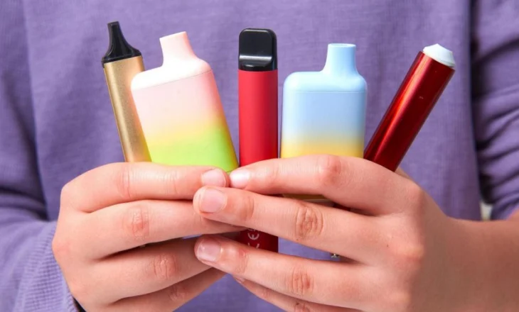Nga përdorimi te pasojat psikologjike, rreziqet e fshehura të cigareve elektronike
