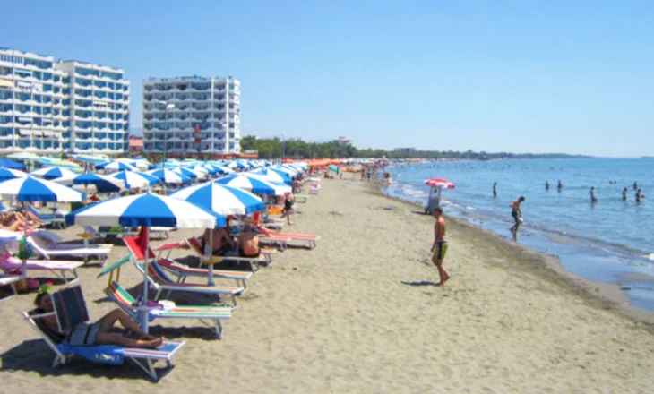 Ngacmim seksual ndaj një vajze të mitur në plazh, vihet në pranga 20-vjeçari