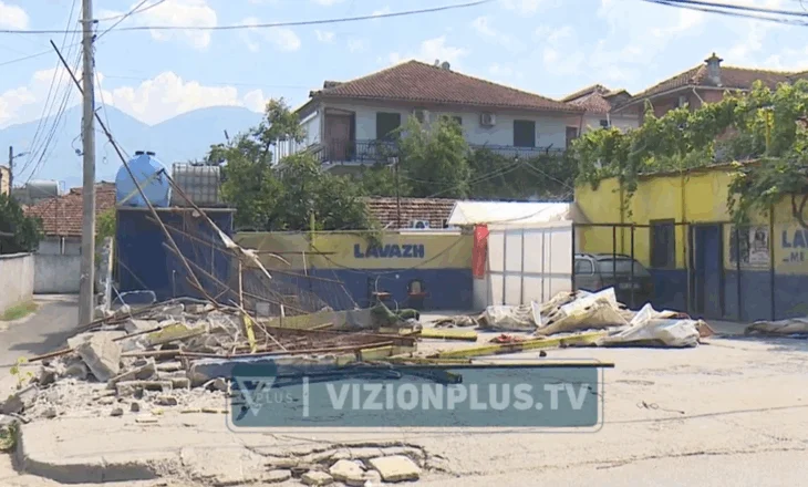 Nis çlirimi i rrugëve kombëtare, afati mbaroi: Nga veriu në jug, bizneset po heqin vetë objektet. Më pas, radha e fadromave