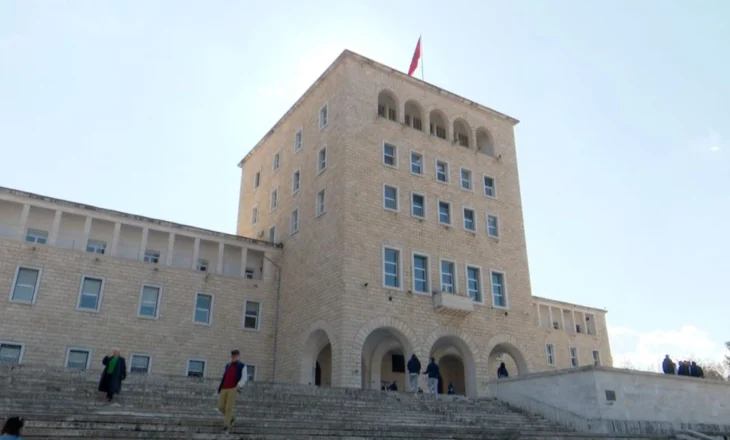 Nis faza e dytë e regjistrimeve në Universitetin e Tiranës, zgjat vetëm 48 orë