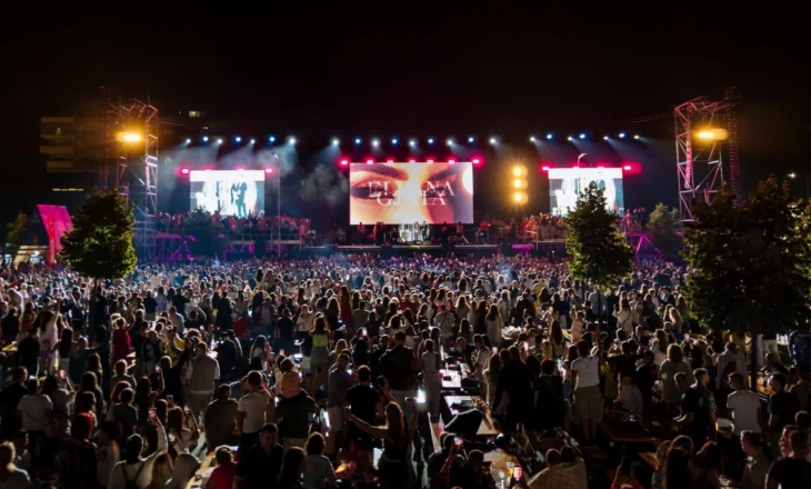 Nis festa e birrës në Korçë, pjesëmarrje e madhe e vizitorëve vendas e të huaj
