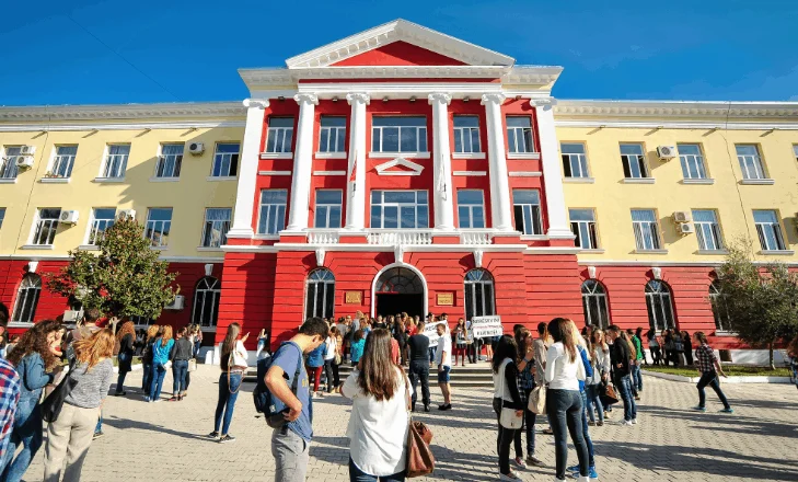 Nis sot regjistrimi në universitete, hapat që duhet të ndiqni