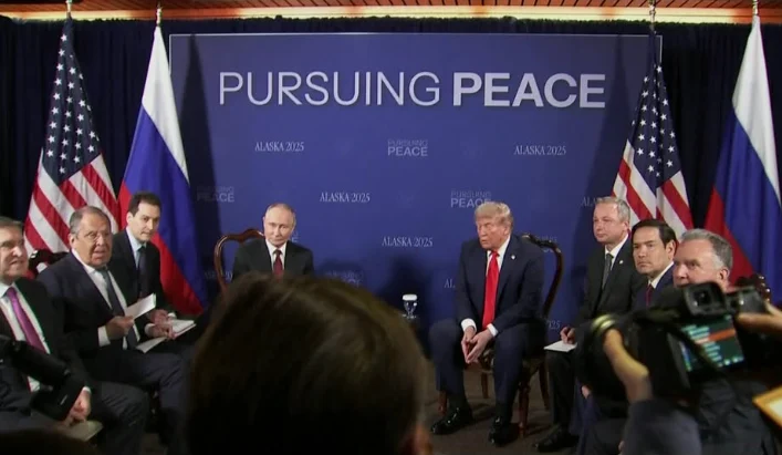 Nis takimi Trump-Putin në Alaska, ja kush janë personazhet “kyç” që shoqërojnë dy presidentët