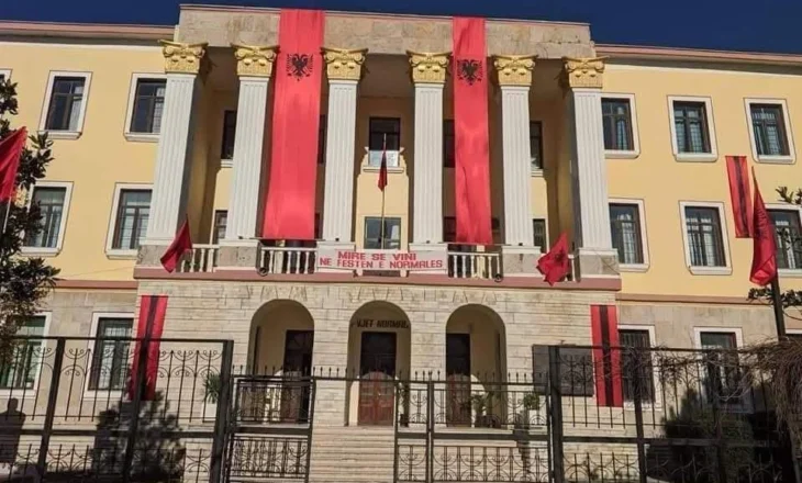 “Një çerek i Tiranës pa shkollë të mesme”, pedagogu reagon ashpër: Qeveria i fal trualli…