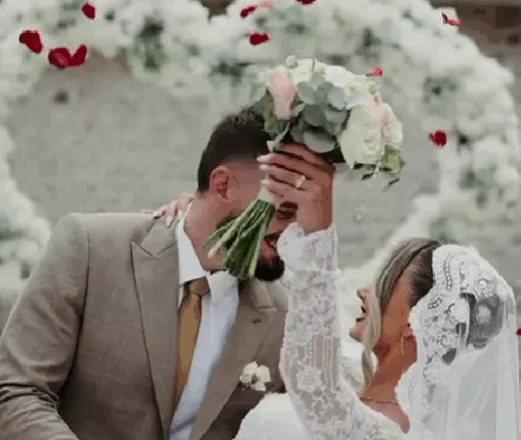Një çift kurorëzohet në Kishën e Thethit, Rama poston videon: Kurora e artë e Shqipërisë