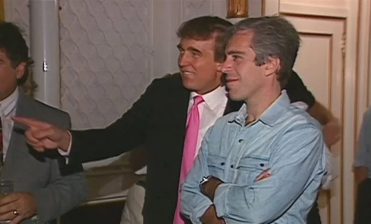 Një vështrim brenda “strofullës” së Jeffrey Epstein në Manhattan: Zbulohen letra dhe foto të reja!